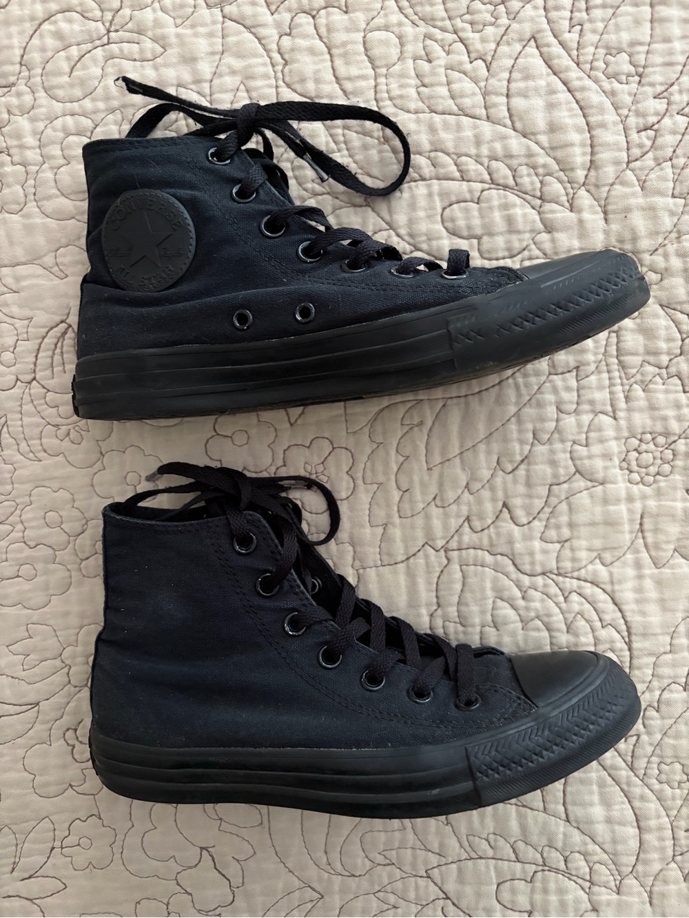 Converse black hi-top All Stars women’s 7.5